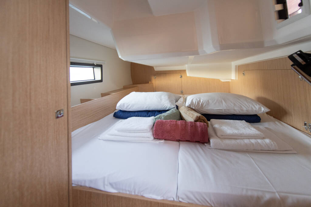 Bavaria C42 Karpouzi | A/C, Bow Thruster, Full teak deck