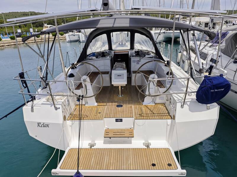 Bavaria C42 • Relax