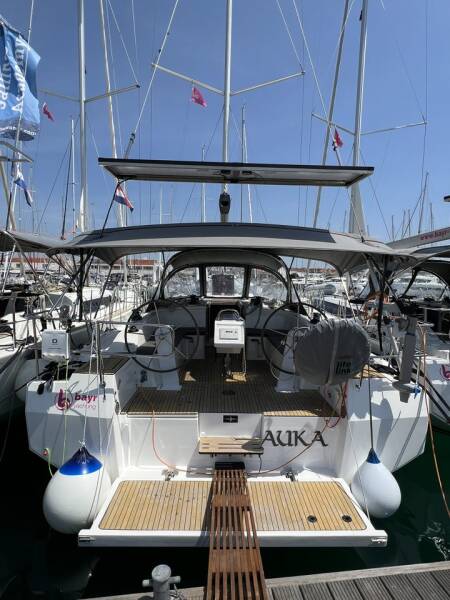 Bavaria C42 • Auka