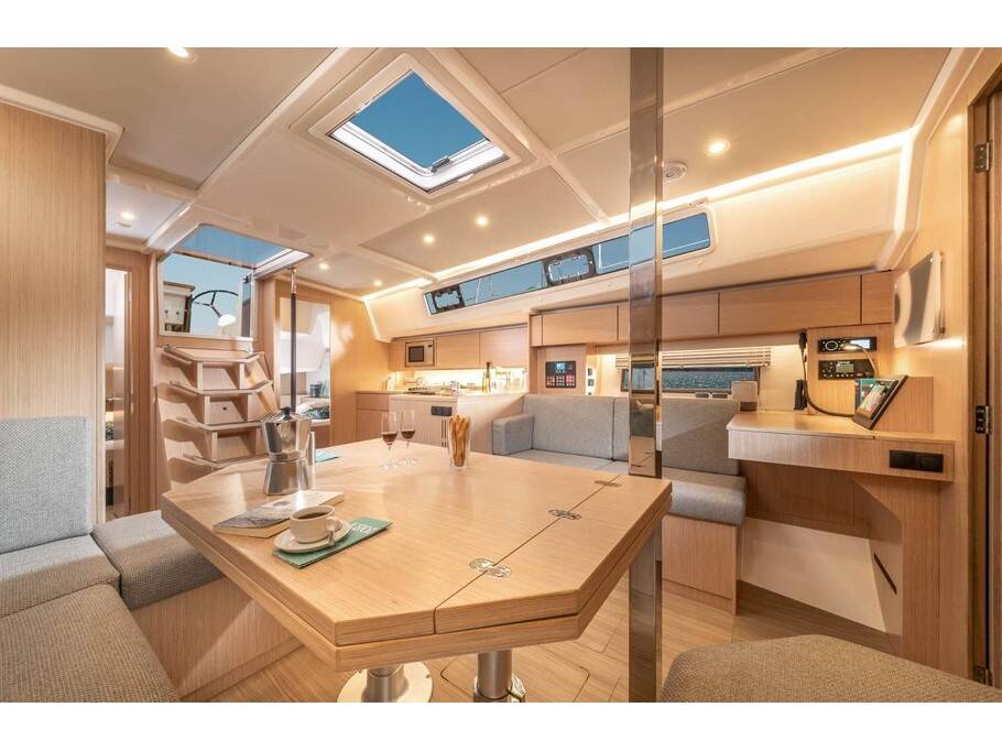 Bavaria C42 Athos