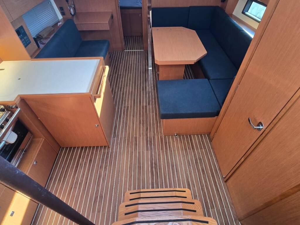 Bavaria C42 Athos