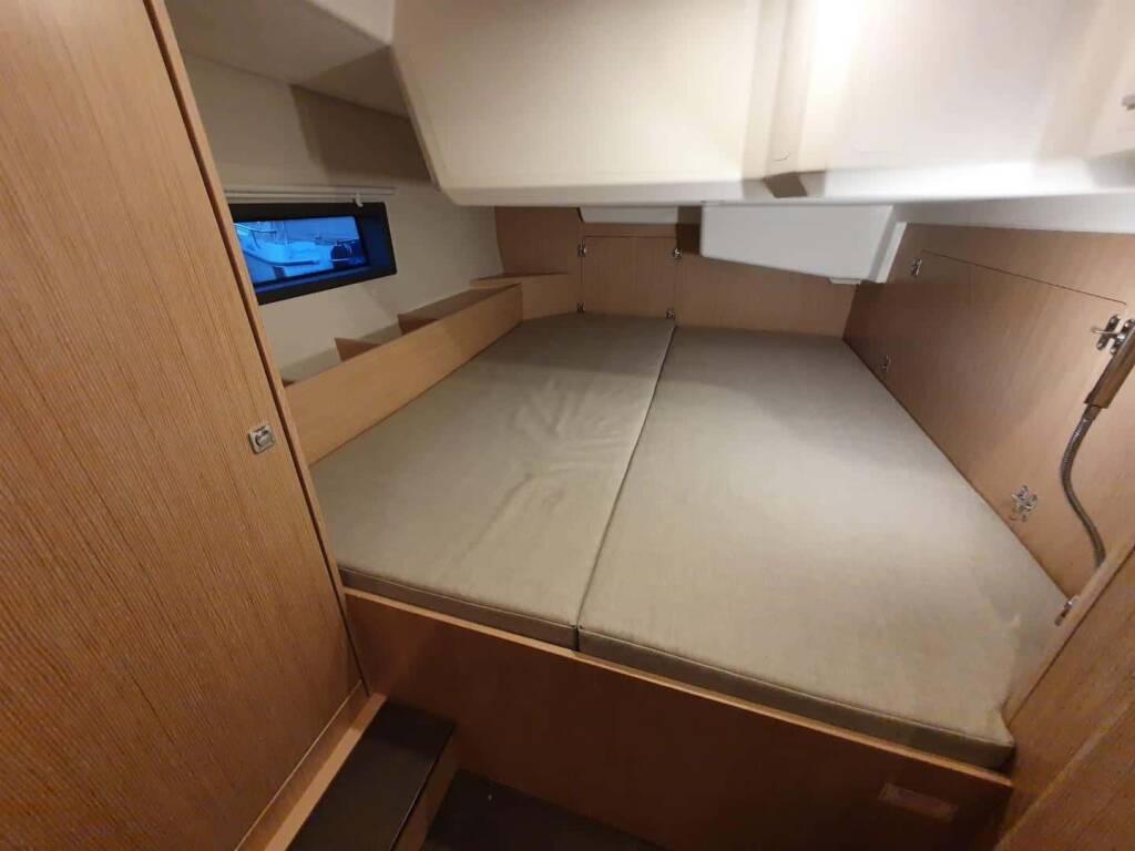 Bavaria C42 ERMIS