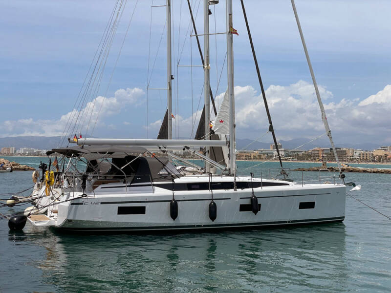 Bavaria C42 • Blue Eyes