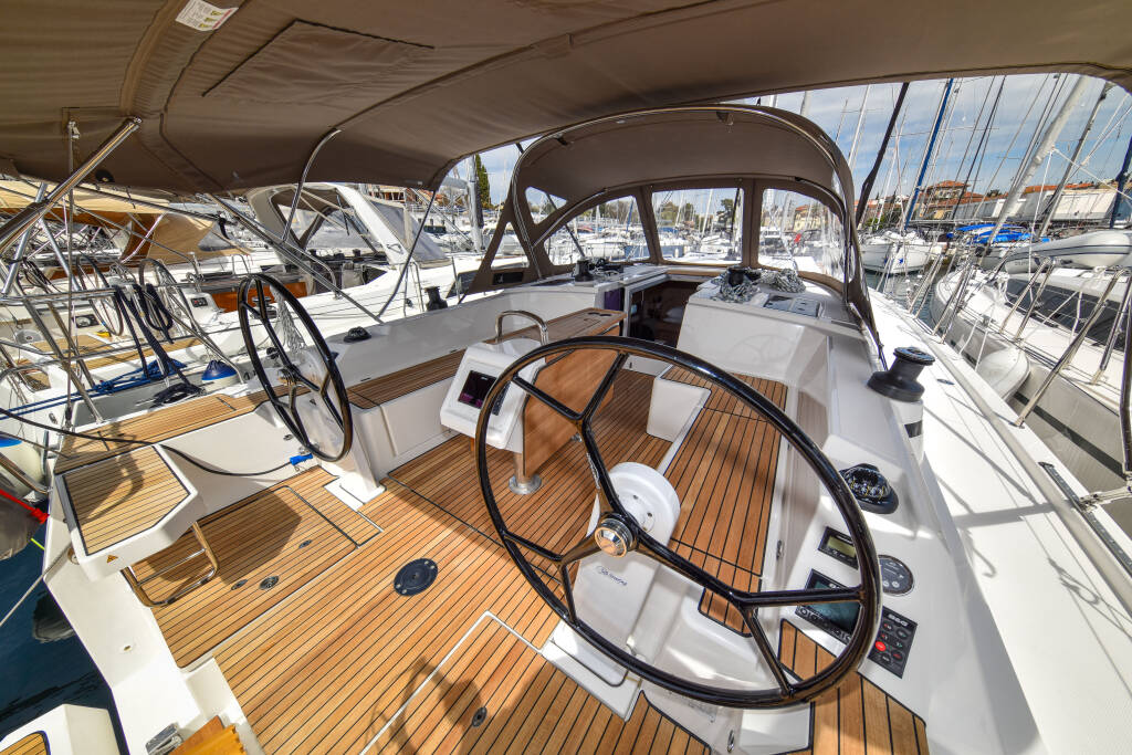 Bavaria C42 Mauvic
