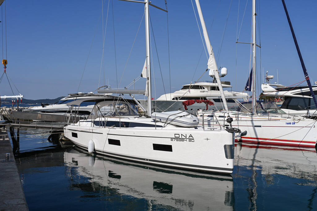 Bavaria C42 Dna