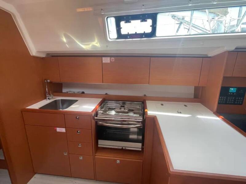 Bavaria C42 Blackberry