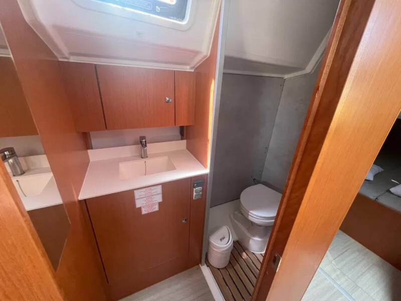 Bavaria C42 Blackberry