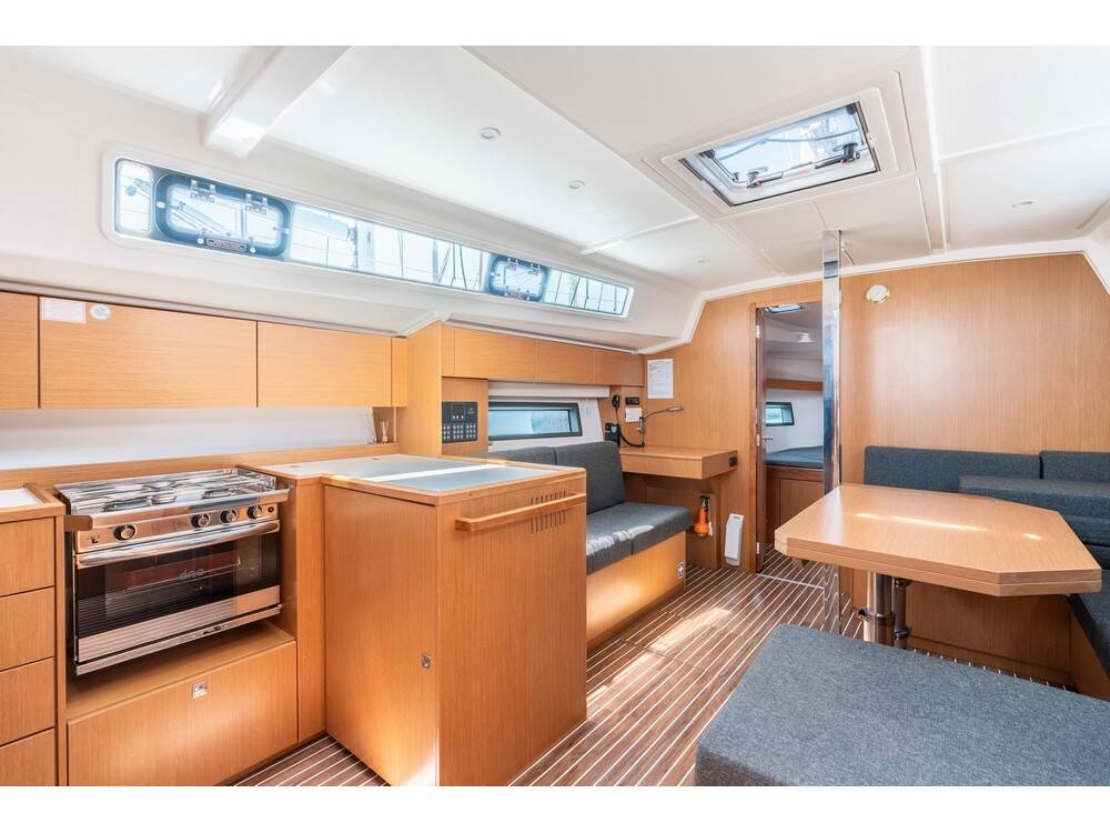 Bavaria C42 Avra