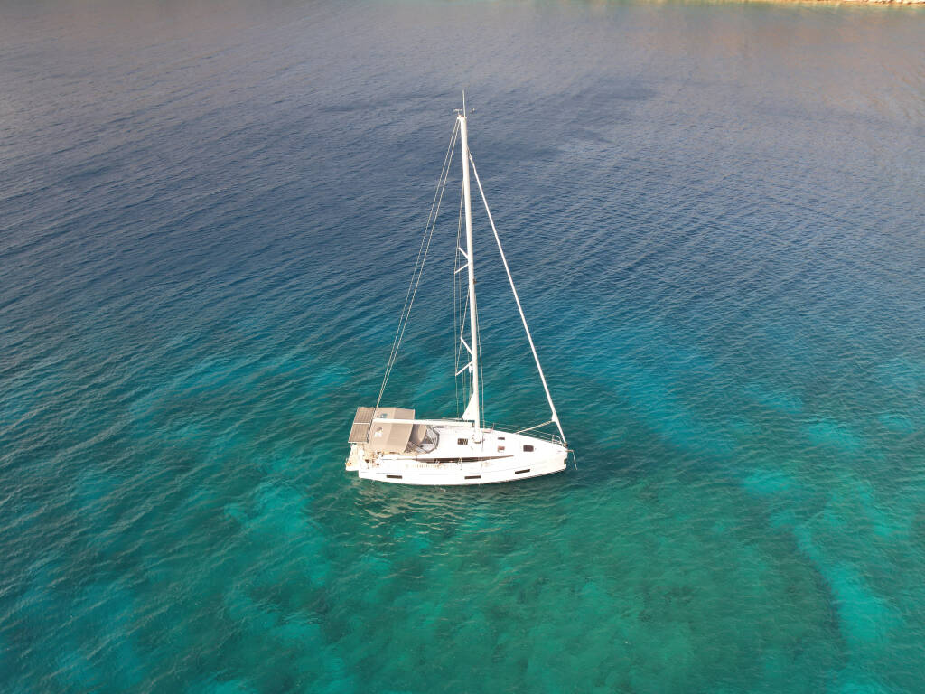 Bavaria C42 Sorores