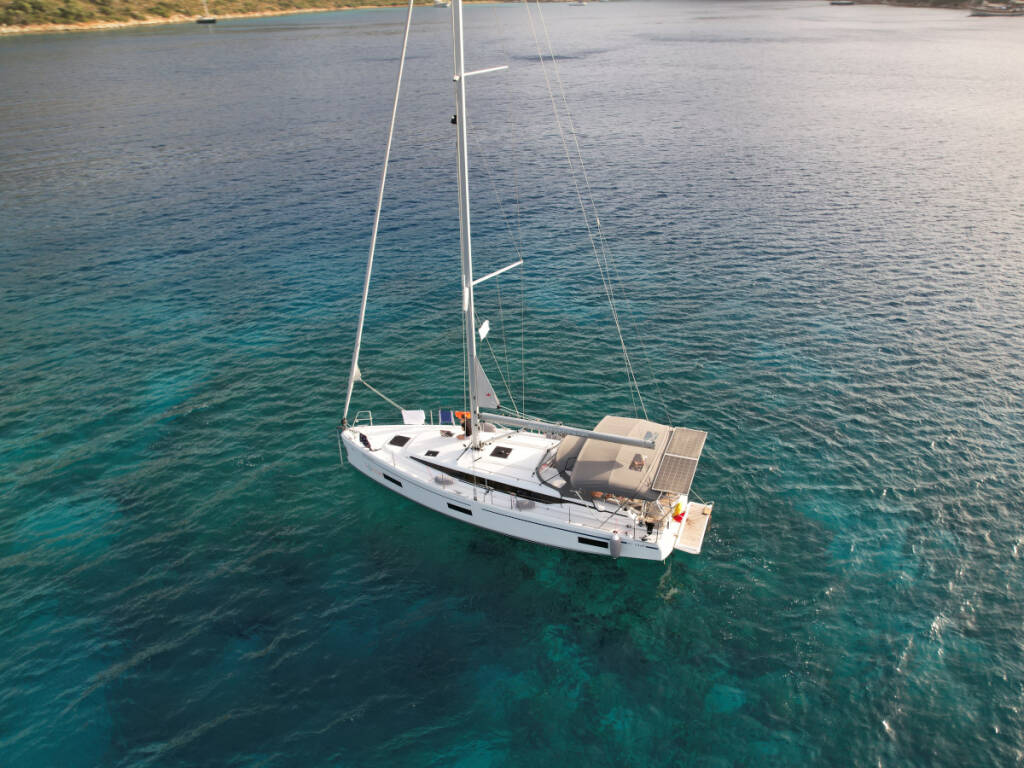 Bavaria C42 Sorores
