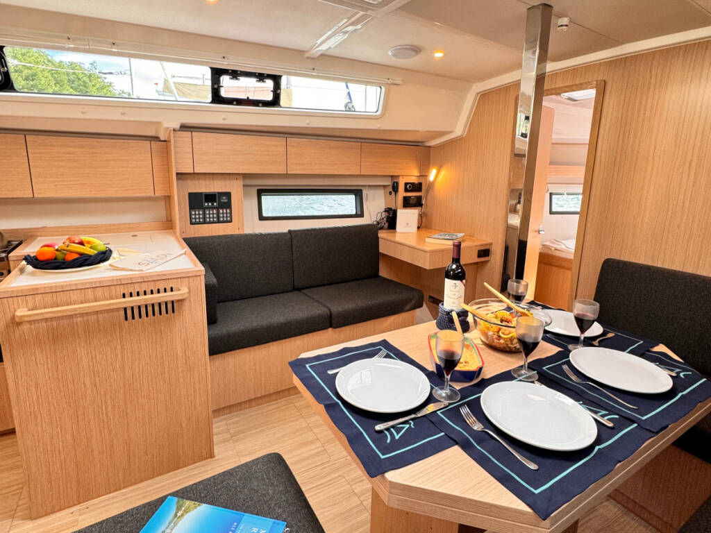 Bavaria C42 Sorores