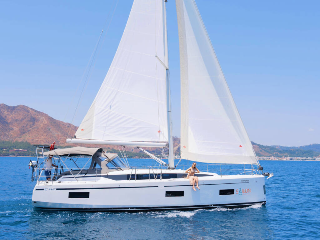 Bavaria C42 Sorores