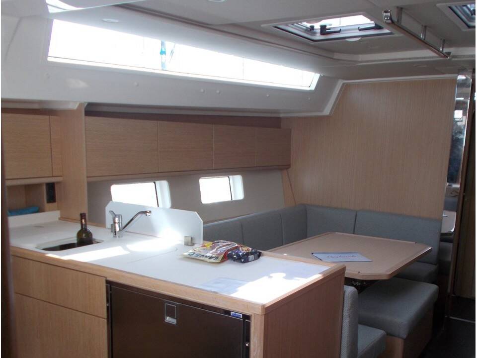 Bavaria C45 Holiday LUSH LIFE 