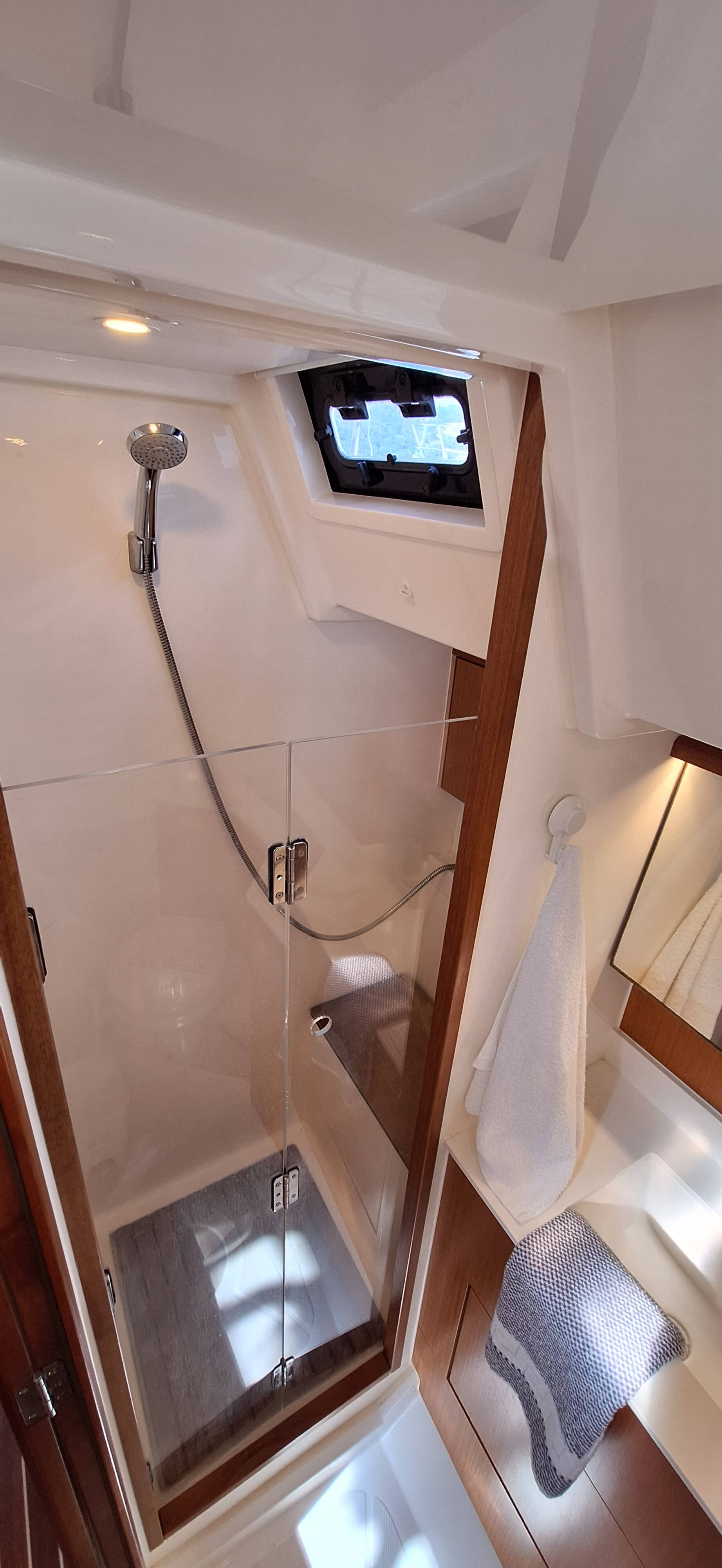 Bavaria C45 LADY FLORA 1