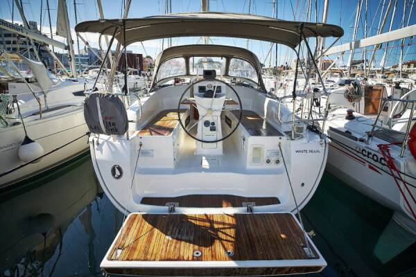 Bavaria Cruiser 36 • White Pearl B