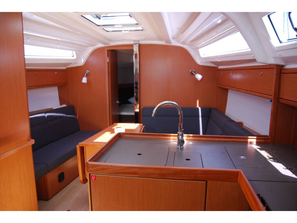 Bavaria Cruiser 37 Anemos