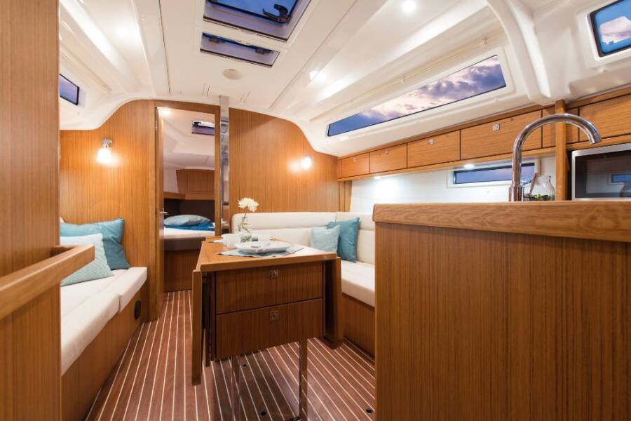 Bavaria Cruiser 37 