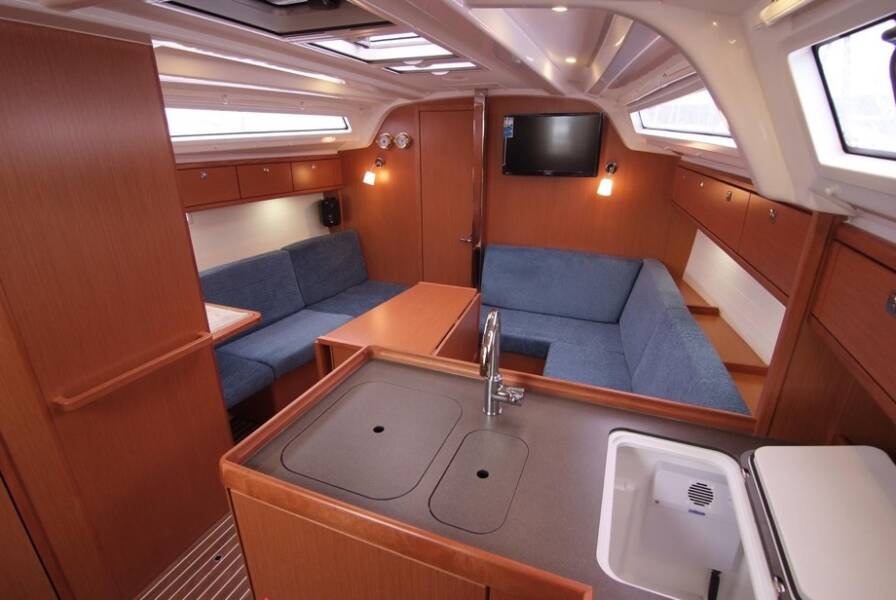 Bavaria Cruiser 37 Jugo