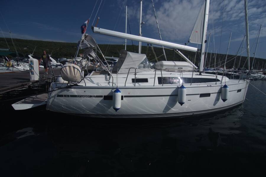 Bavaria Cruiser 37 Dori