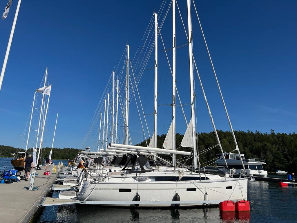Bavaria Cruiser 37 • Sixteen