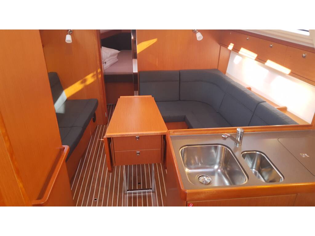 Bavaria Cruiser 37 Sixteen