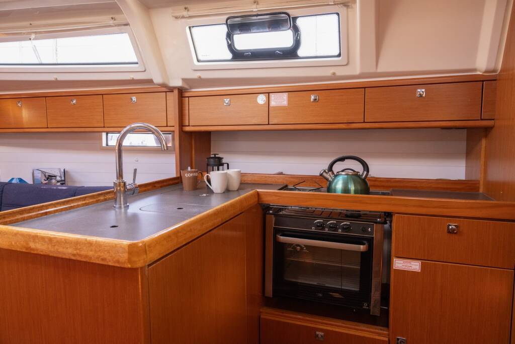 Bavaria Cruiser 37 BavariaCR37_1