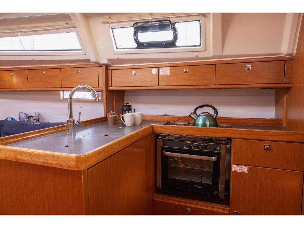 Bavaria Cruiser 37 BavariaCR37_2