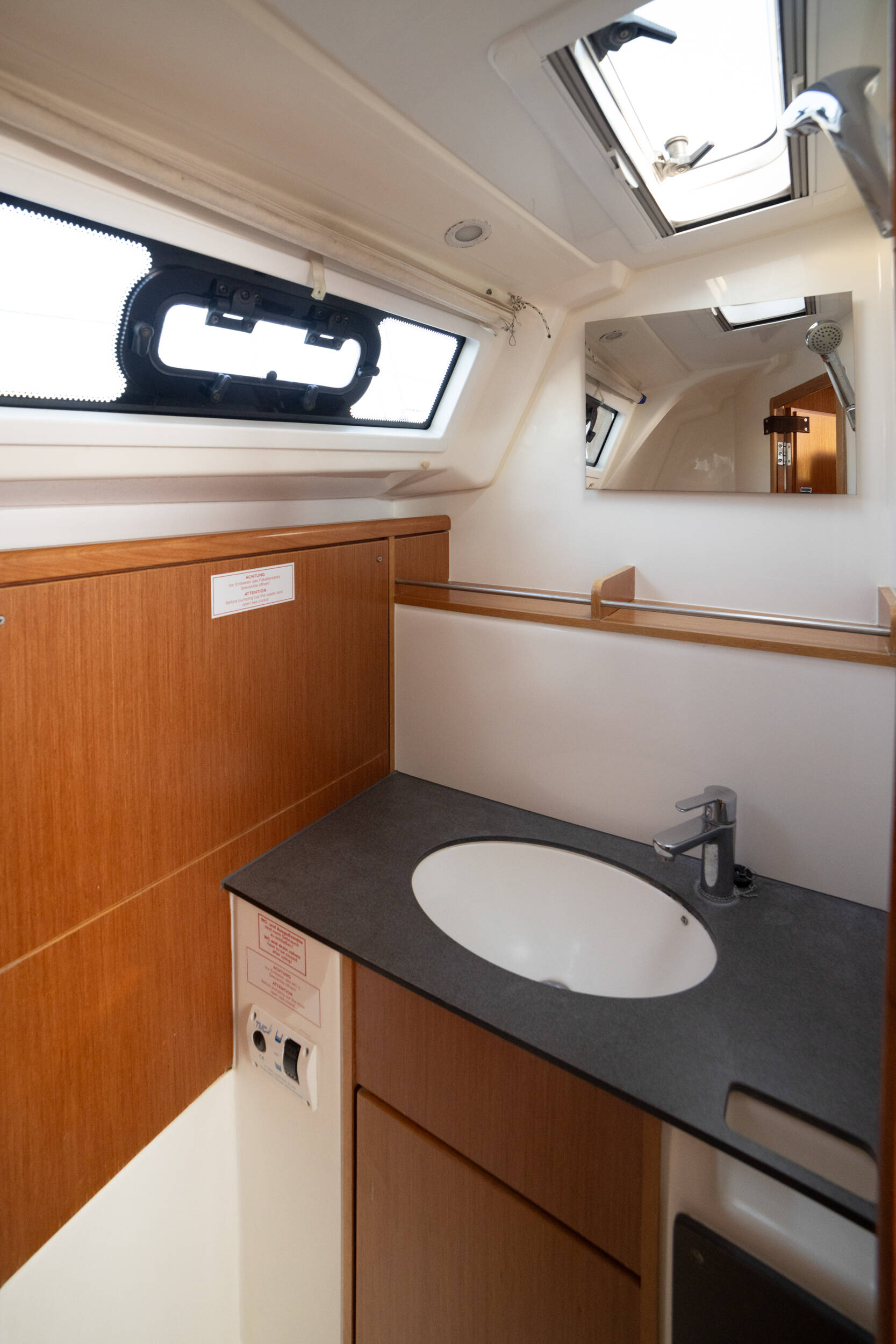 Bavaria Cruiser 37 BavariaCR37_2