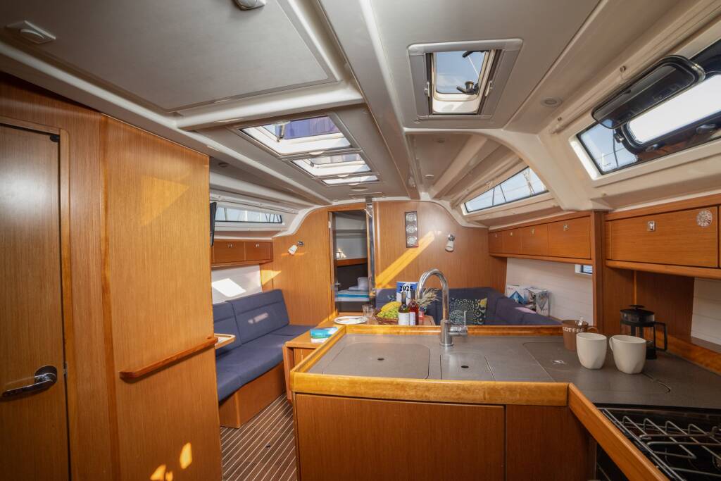 Bavaria Cruiser 37 BavariaCR37_2