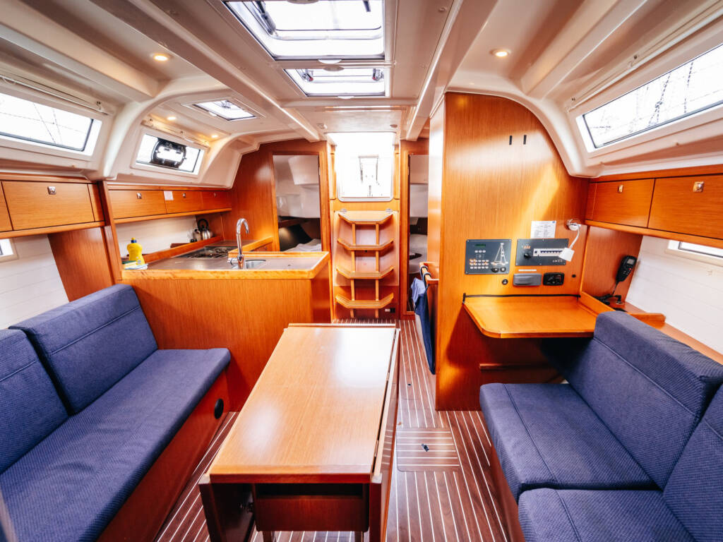 Bavaria Cruiser 37 Blue Tone