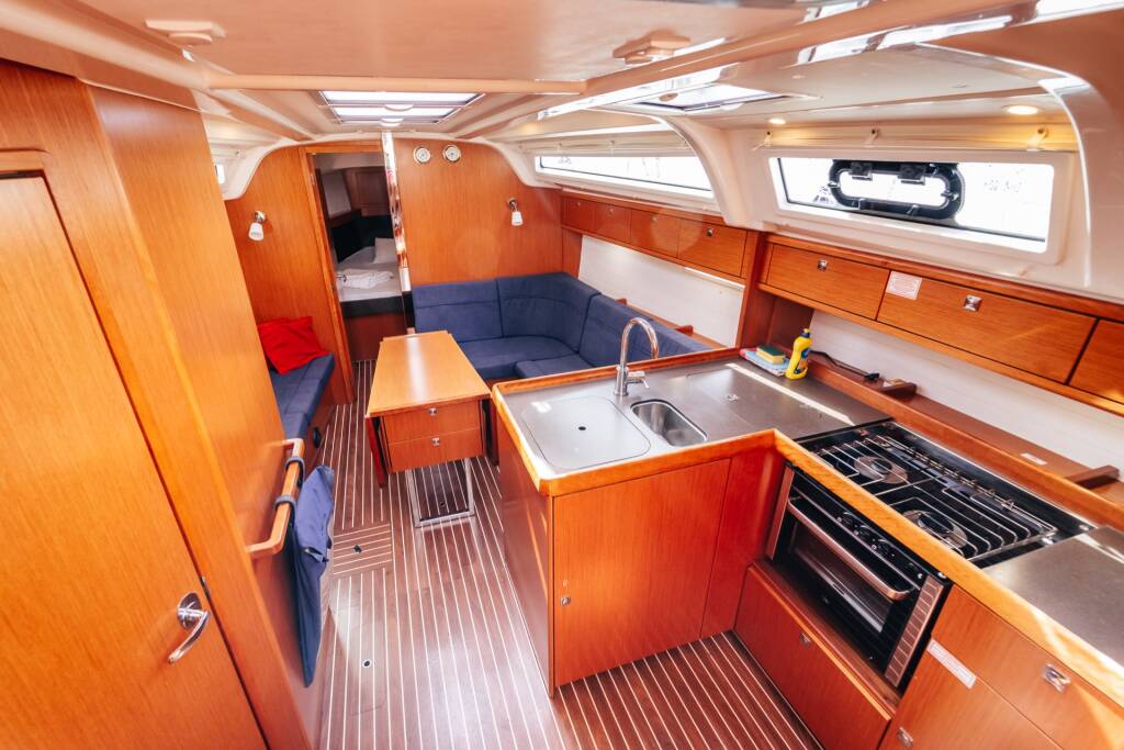 Bavaria Cruiser 37 Blue Tone