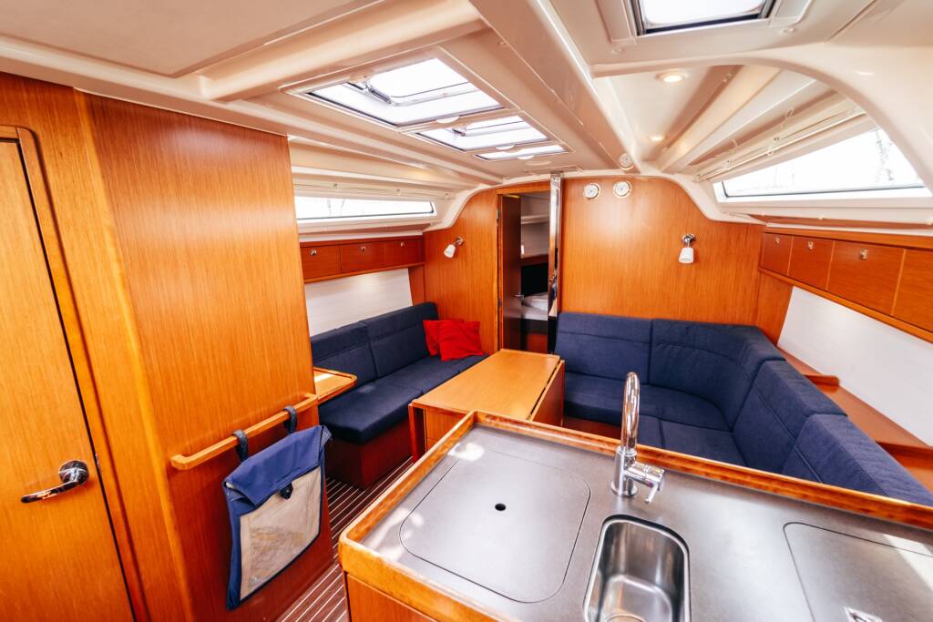 Bavaria Cruiser 37 Blue Tone