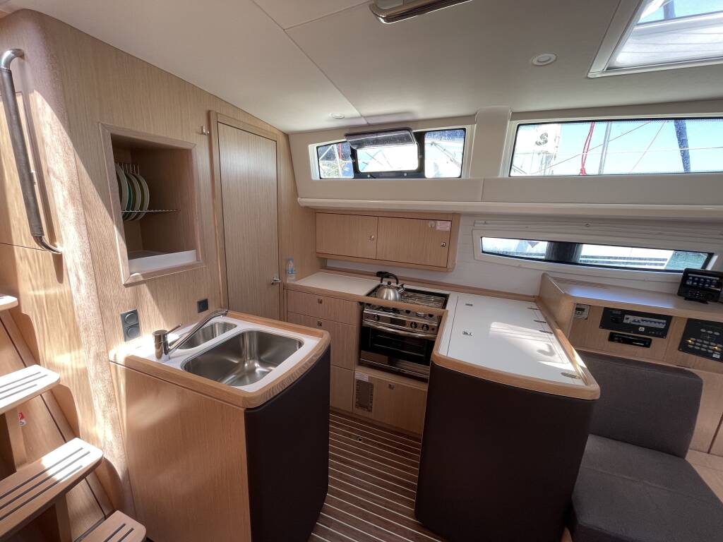 Bavaria Vision 42  Adonis