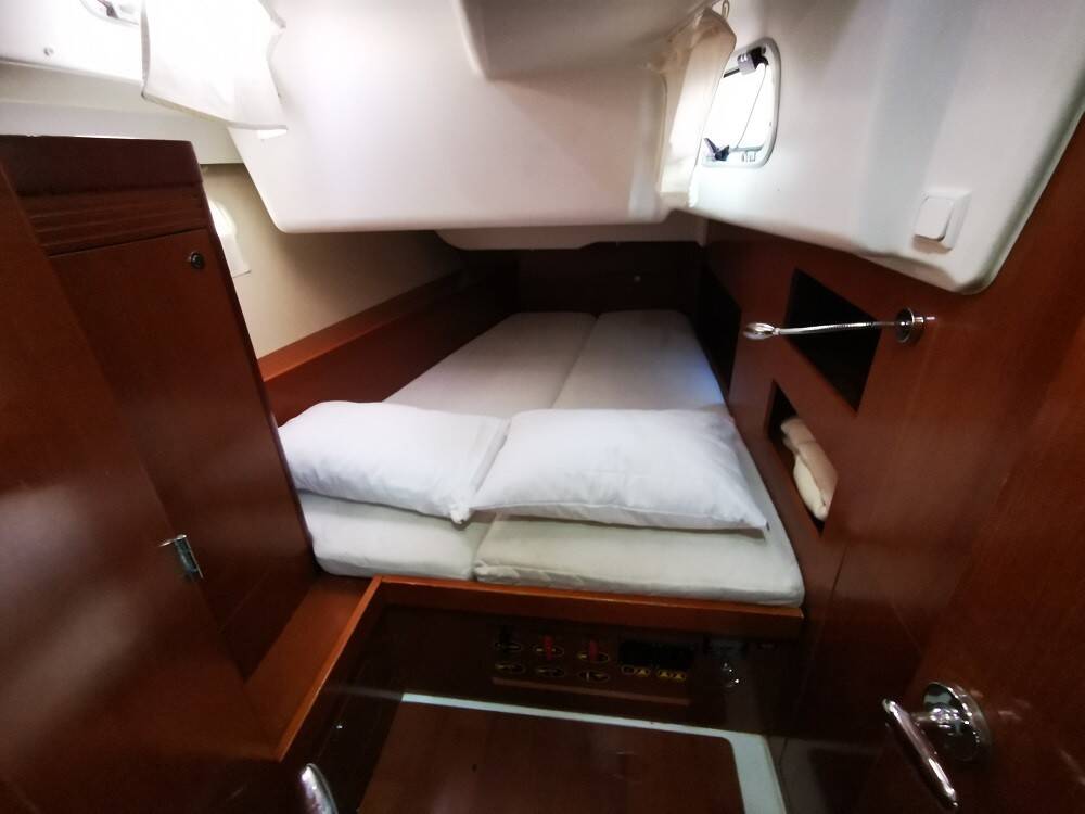 Beneteau Oceanis 50 Family Seladon II