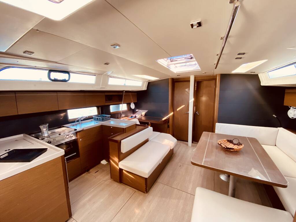 Beneteau Oceanis 51.1 Vixen (Pax 12) 