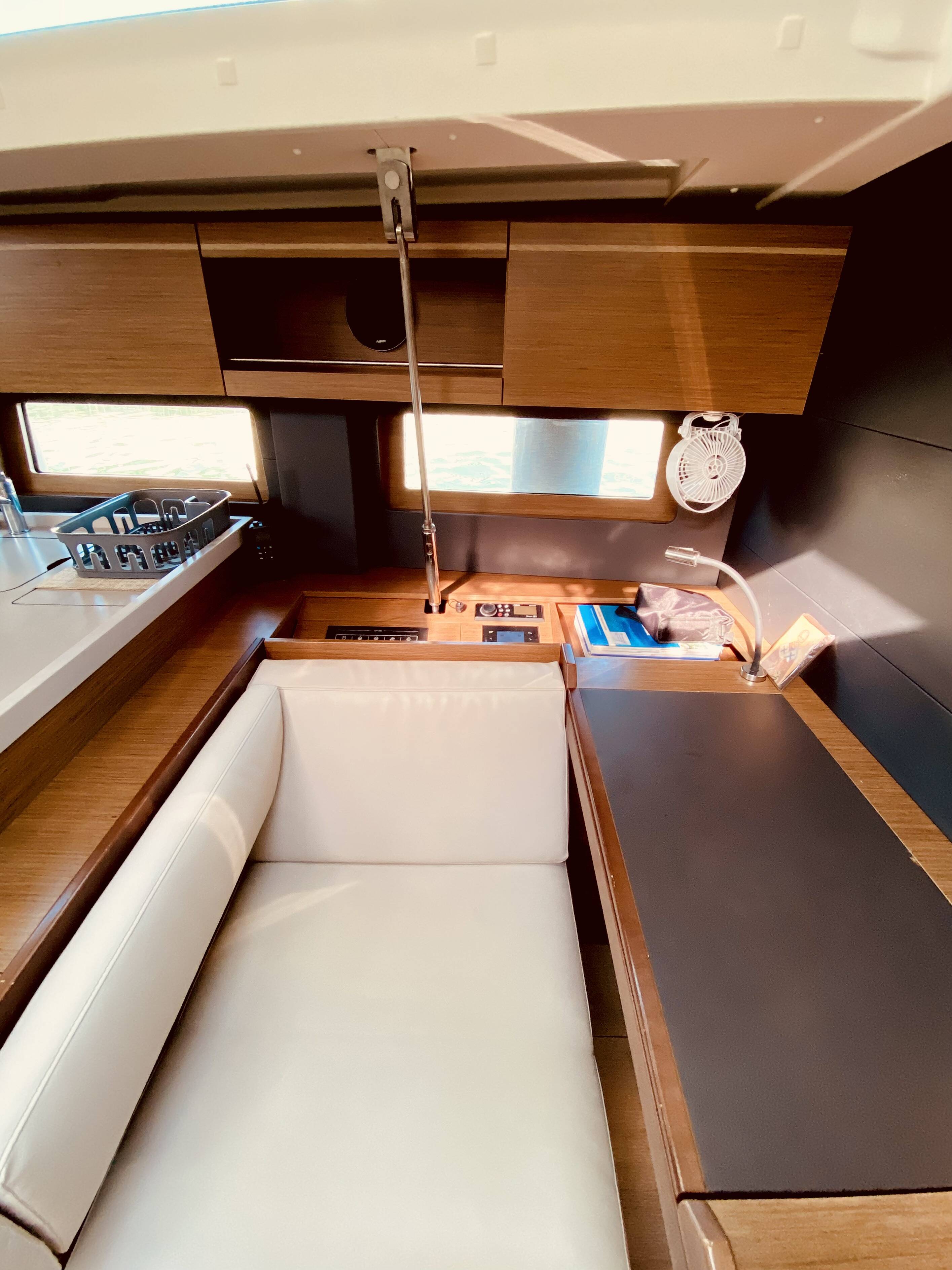 Beneteau Oceanis 51.1 Vixen (Pax 12) 