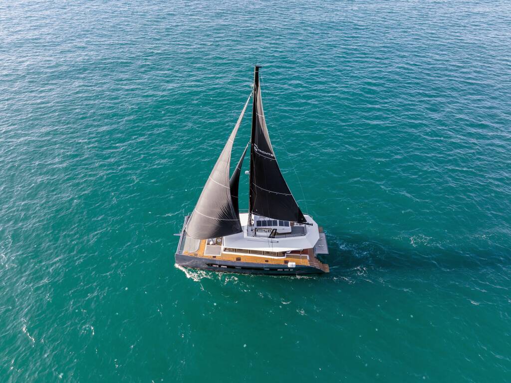 Catamaran J-Yachts HANI I 