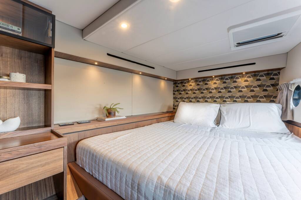 Catamaran J-Yachts HANI I 