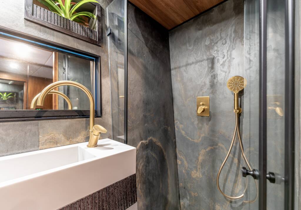 Catamaran J-Yachts HANI I 