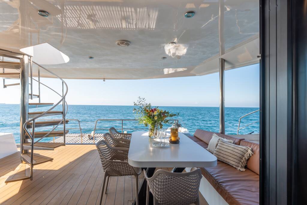 Catamaran J-Yachts HANI I 