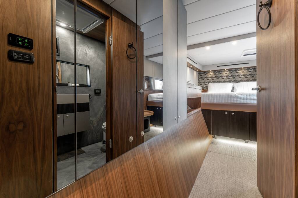 Catamaran J-Yachts HANI I 