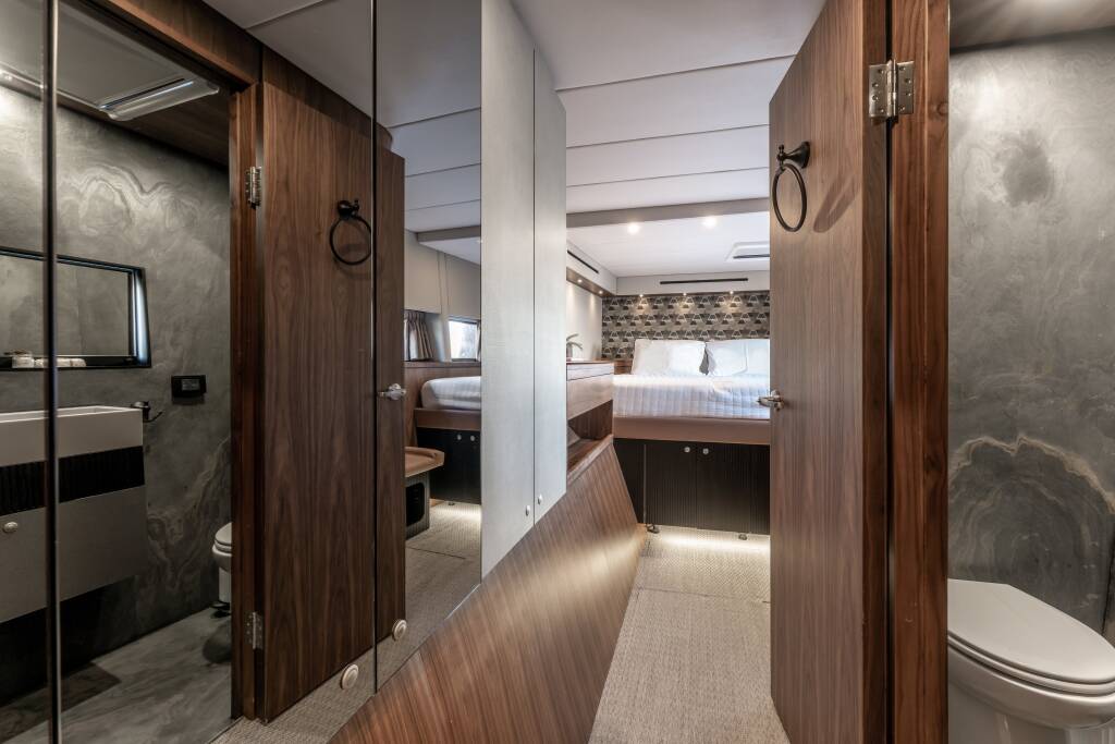 Catamaran J-Yachts HANI I 