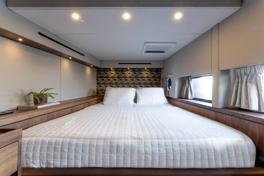 Catamaran J-Yachts HANI I 