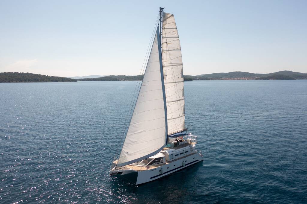 Catamaran UPWIND