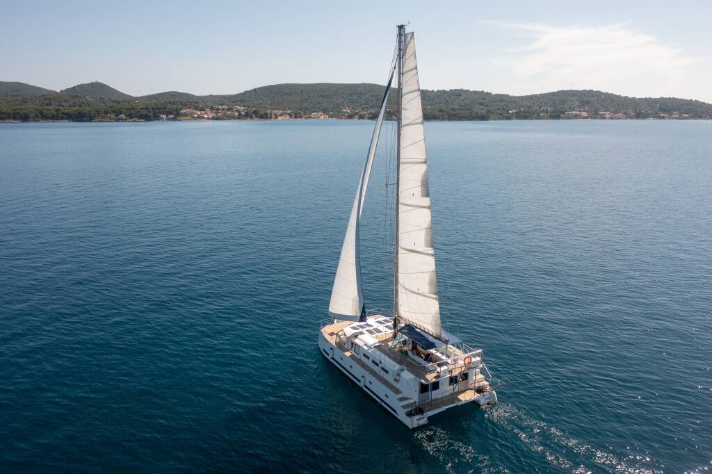 Catamaran UPWIND
