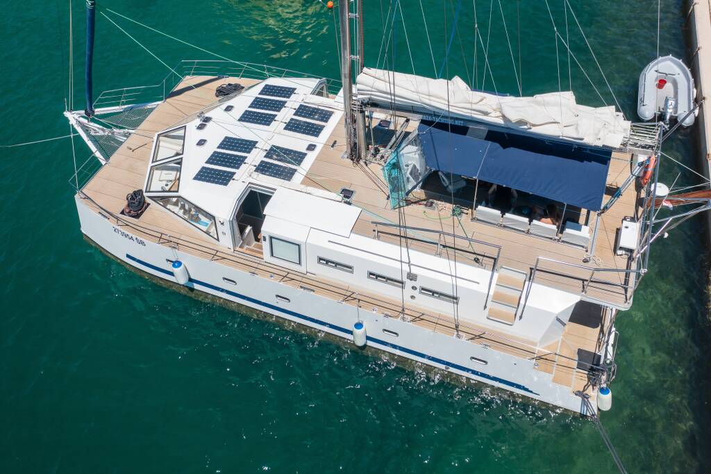 Catamaran UPWIND