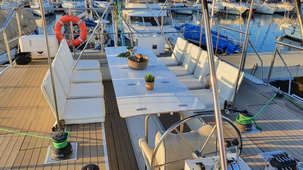 Catamaran UPWIND
