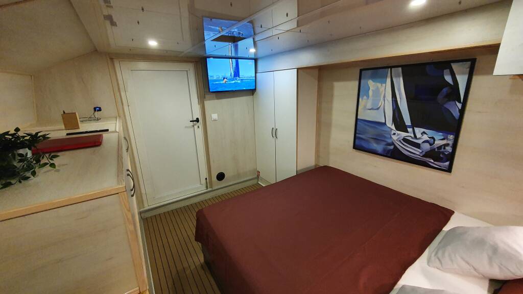 Catamaran UPWIND