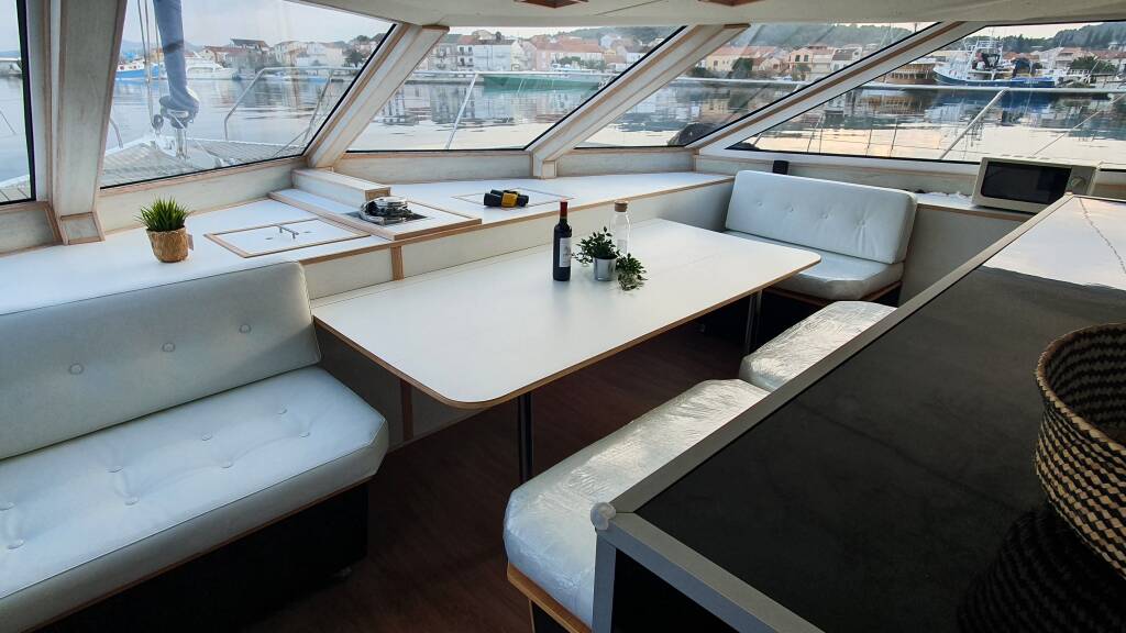 Catamaran UPWIND