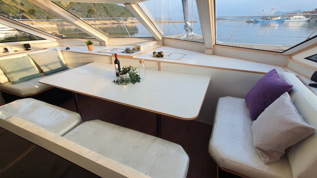 Catamaran UPWIND